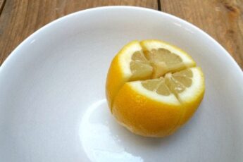 Cut Into A Lemon And Put It Next To Your Bed. Why? Everyone Should Try This!