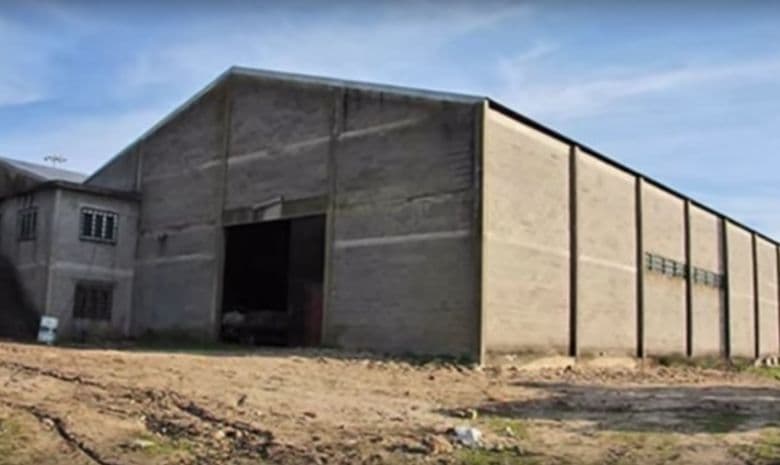 Retired Couple Buys Abandoned Barn And What They Find Inside Is Absolutely Amazing!