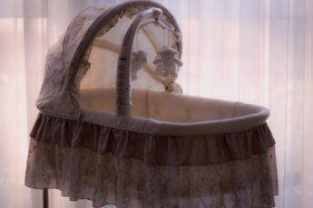She Was Selling A Baby Crib. You’ll Never Guess What The Buyer Discovered…
