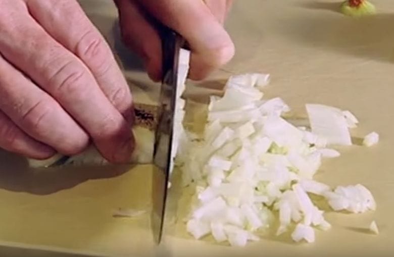 We’ve Been Doing It All Wrong! Gordon Ramsay Says THIS Is How You Should Be Chopping An Onion!