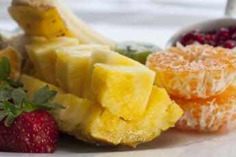 We’ve Got The Answer: THIS Is Why Your Mouth Tingles When You Eat Pineapple!