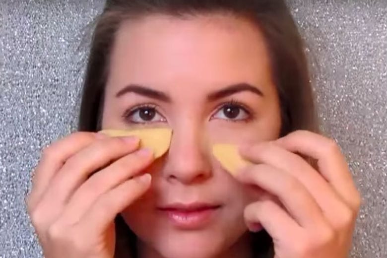 Try Reducing The Dark Circles Under Your Eyes With This Simple Trick