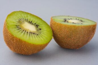 Here’s Why It’s Better To Eat A Kiwi Fruit With Its Skin